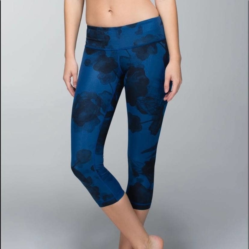 Lululemon Wunder Under Crop Jumbo Floral Capri Legging Size 8 Blue/Black